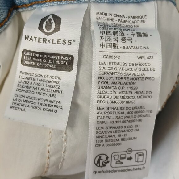 NWT Levi's Iconic Denim Jumpsuit Wide Leg Size Small Light Wash - Picture 11 of 12